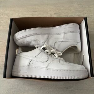 White Nike Air Force 1